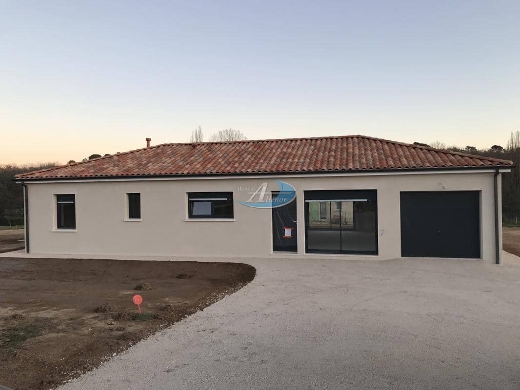 Découvrez l'opportunité de construire votre maison à Montignac, dans un environnement attractif de la Dordogne, tout en explorant des options pour vendre à Proissans.