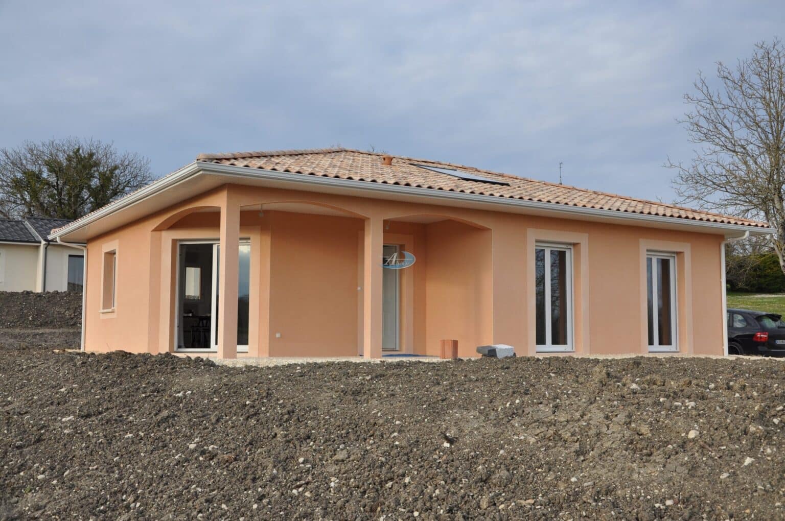 maison neuve à construire sur un terrain d'environ 2 000 m² à Domme.